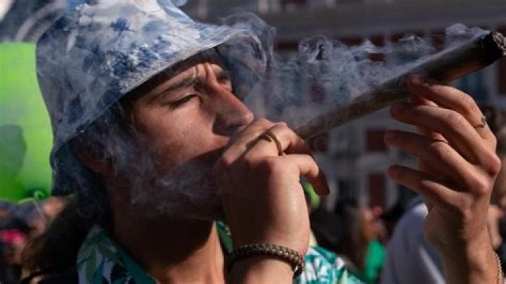 What does smoking the peace pipe mean?
